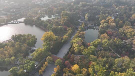 航拍太原4A景区晋祠园林全景白云栏杆门廊视频素材模板下载