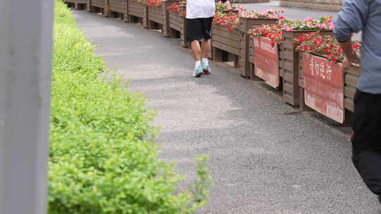 跑步/锻炼身体/脚步特写/城市慢跑