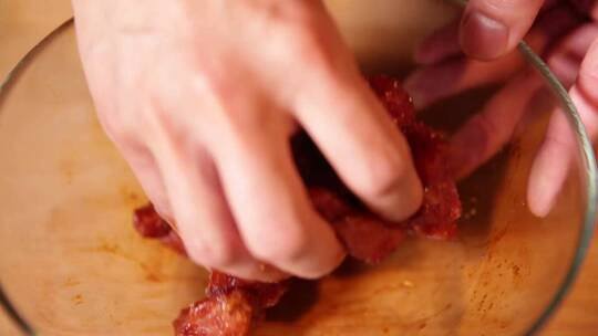 腌制猪肉粒视频素材模板下载
