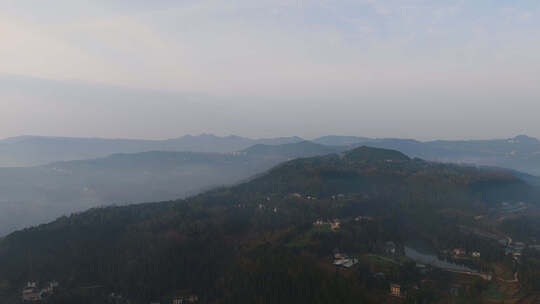 大山村落清晨大景