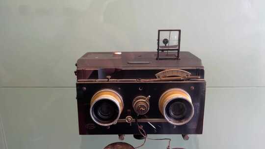 早期模拟双眼双镜头照相机视频素材模板下载