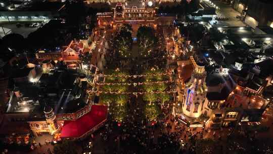 上海迪士尼乐园游客涌动