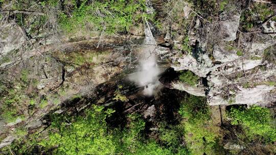 瀑布从山崖上倾泻而下视频素材模板下载