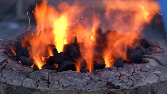 碳燃烧木炭石炭燃烧实拍视频