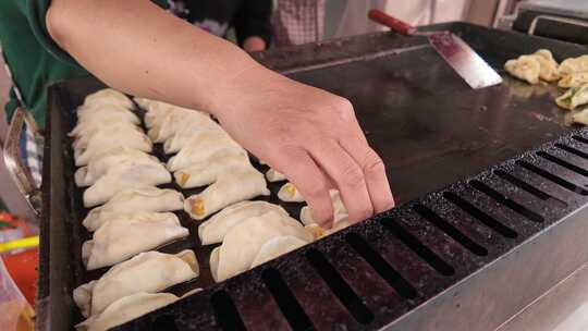 山西运城东湖早市美食煎虾饺