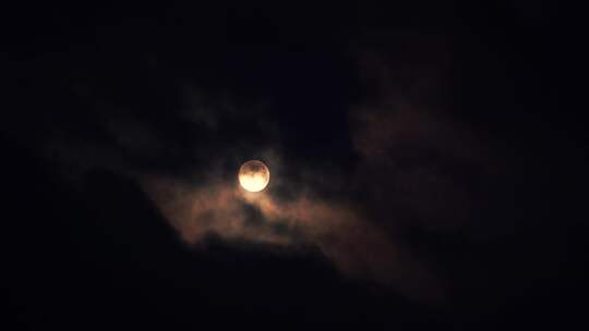 乌云月亮延时夜晚天空云朵流动中秋十五月亮