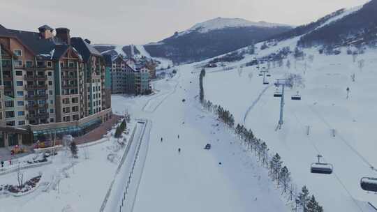 高山滑雪雪道造雪滑雪视频素材模板下载