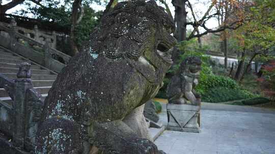 石狮子新昌大佛寺山门前