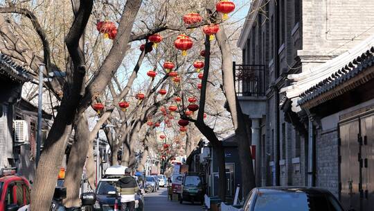 老北京胡同新年大红灯笼高高挂