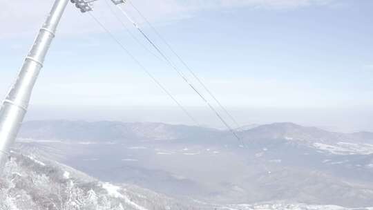 航拍黑龙江亚布力滑雪场吊厢缆车风光