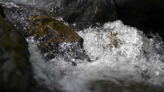 小溪流水