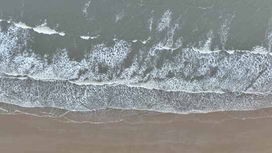 俯拍大海阴天大海航拍海洋海水海岸线海滩