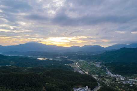 大好河山佛光普照