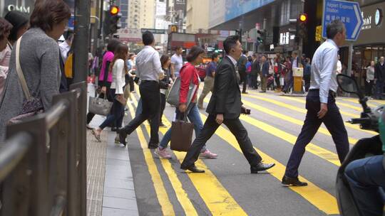 行人街道走路斑马线脚步