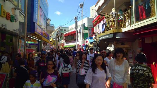 东京涩谷拥挤的购物区