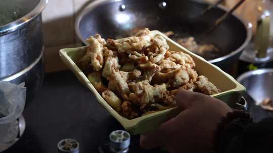 做饭椒盐蘑菇餐饮晚饭午饭炸货饮食餐饮美食