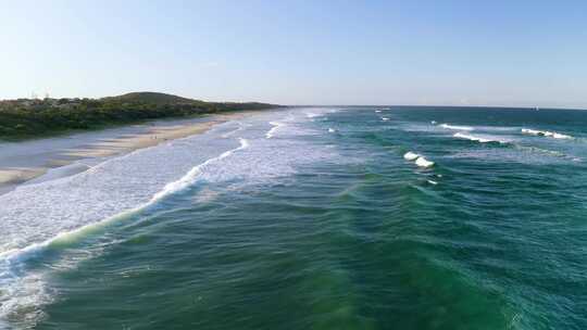 海浪拍岸