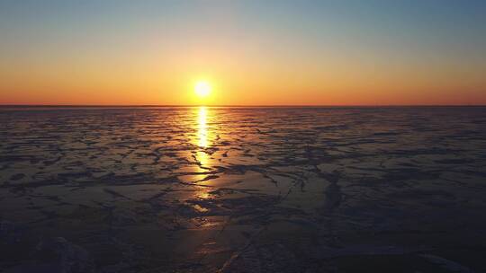 查干湖冬季冰面落日夕阳视频素材模板下载