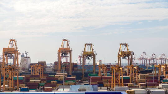 斯里兰卡港口的集装箱视频素材模板下载