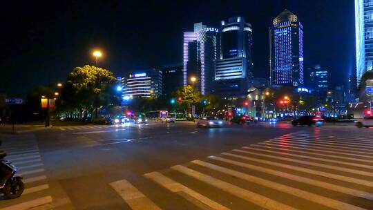 上海城市夜景忙碌的车流