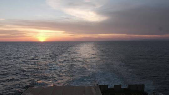 西沙群岛南海游轮黄昏日落地拍视频素材模板下载