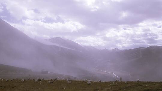 川藏高海拔公路，天寒地冻气候恶劣