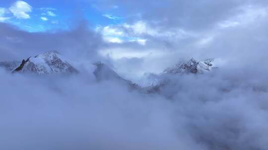 西藏云海雪山