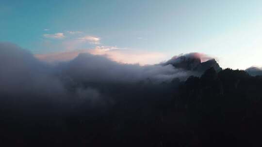 伏牛山老界岭群山日出风景