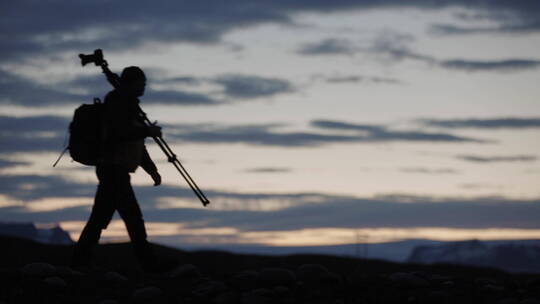 行走步伐脚步勇往直前人生赢家剪影摄影师