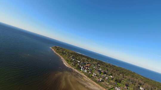 FPV无人机航拍大海海滩人群玩乐海上滑翔伞
