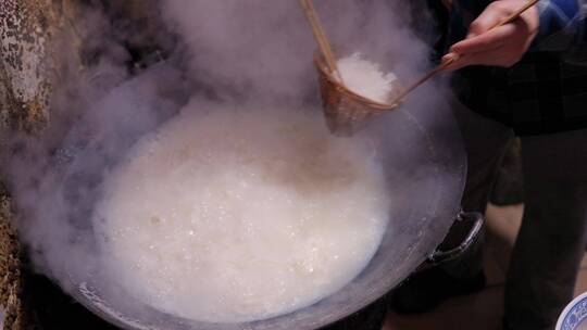 长沙特色美食米粉煮米粉