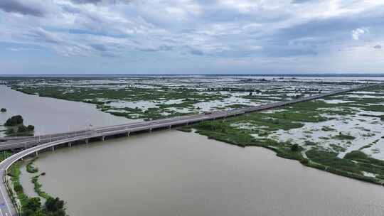 夏天汛期高邮湖、邵伯湖滩涂及高邮湖特大桥