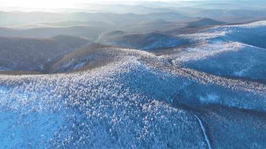 航拍黎明林海雪原层峦雾凇