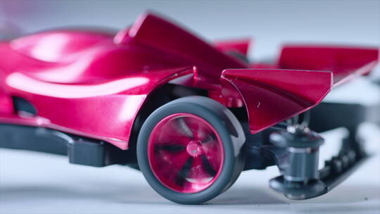 红色跑车车模 后车轮高速旋转 慢动作