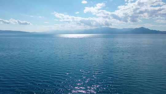 山水风景航拍新疆赛里木湖自然风光山川湖泊