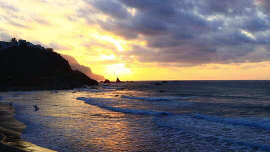 大海夕阳海浪浪花云层