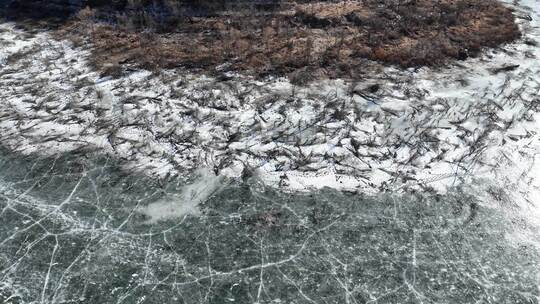 4K航拍 结冰的河面 有动物脚印 原素材