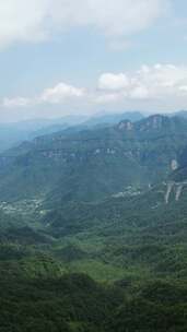 竖版航拍湖北神农架天燕景区4A景区