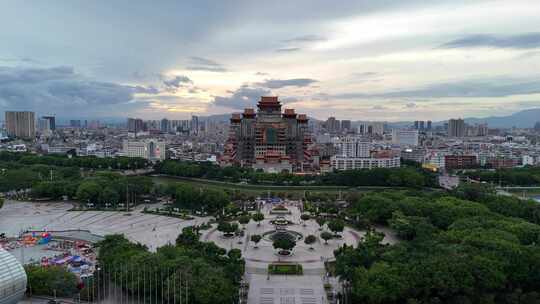 夕阳下的广西玉林云天文化城航拍