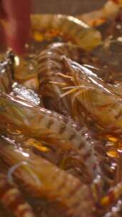 竖版海鲜帝王蟹制作 新鲜帝王蟹展示
