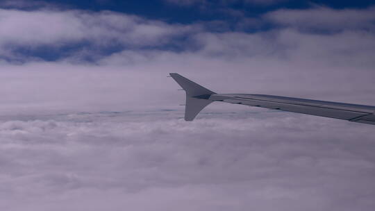机翼贴着云层飞行9视频素材模板下载