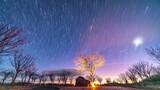 夜空下英仙座流星雨，铜鼓嶂，粤东第一峰高清在线视频素材下载