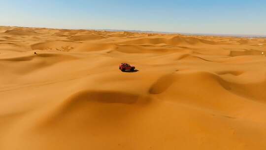 型男沙漠越野车越野旅游