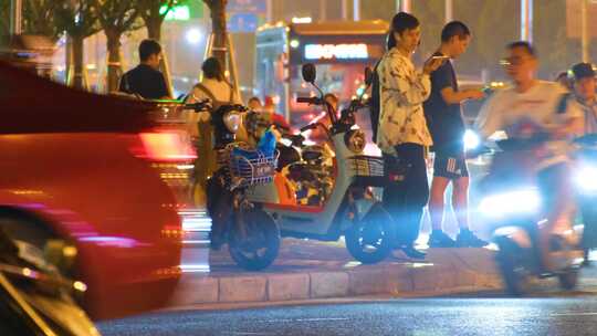 城市下班高峰期夜晚夜景交通汽车车辆车流人