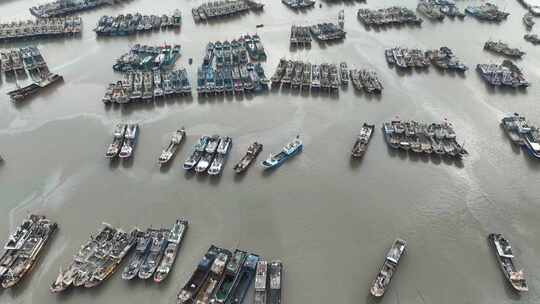 海边港口渔船航拍码头船舶渔港海岸停靠船只