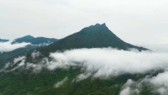 海南五指山市五指山雨后航拍雨雾美景