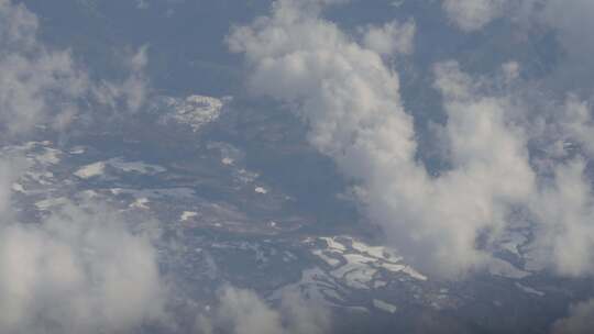 北海道飞机窗外 天际线 天空云层 雪景