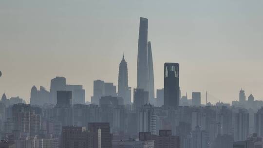 长焦下的上海中心大厦