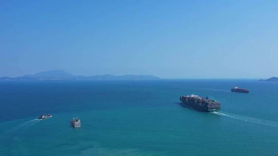 深港海湾海运货船出港海上运输F视频素材模板下载