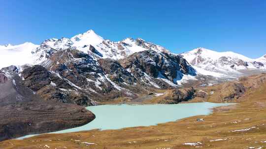 新疆航拍雪山冰川4K自然风光湖泊